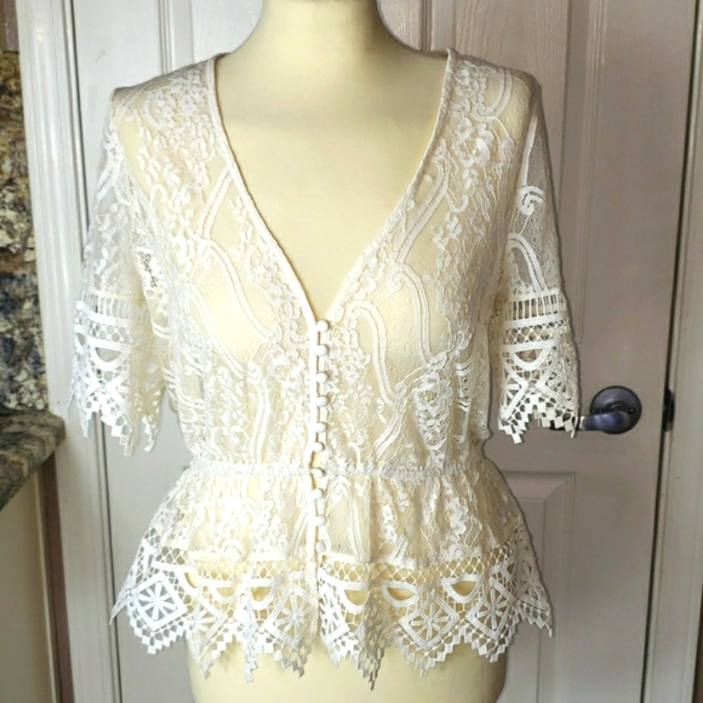 Shyanne country wear lace sleeve cream top medium